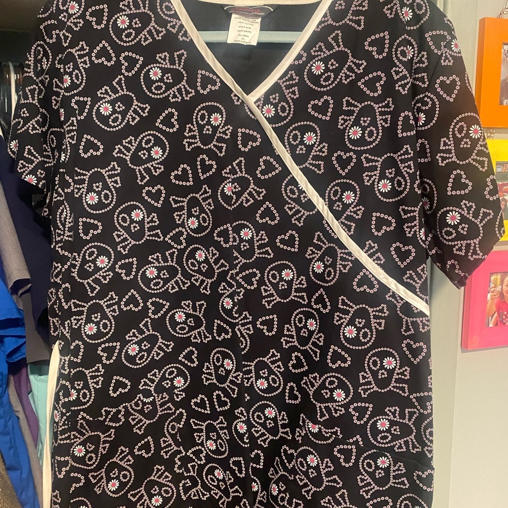 Scrub top